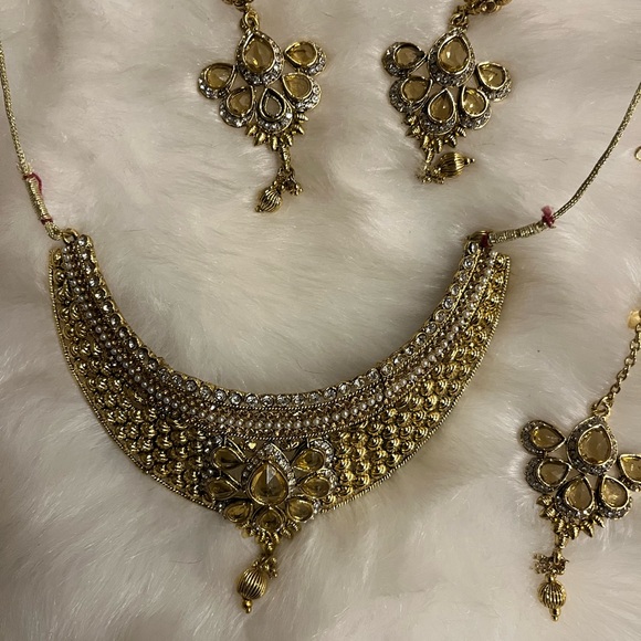 Costume jewelry statement necklace and earrings - Picture 5 of 6